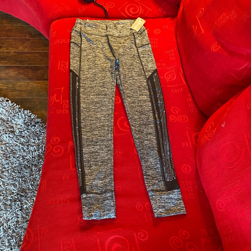 Lydaa leggings.